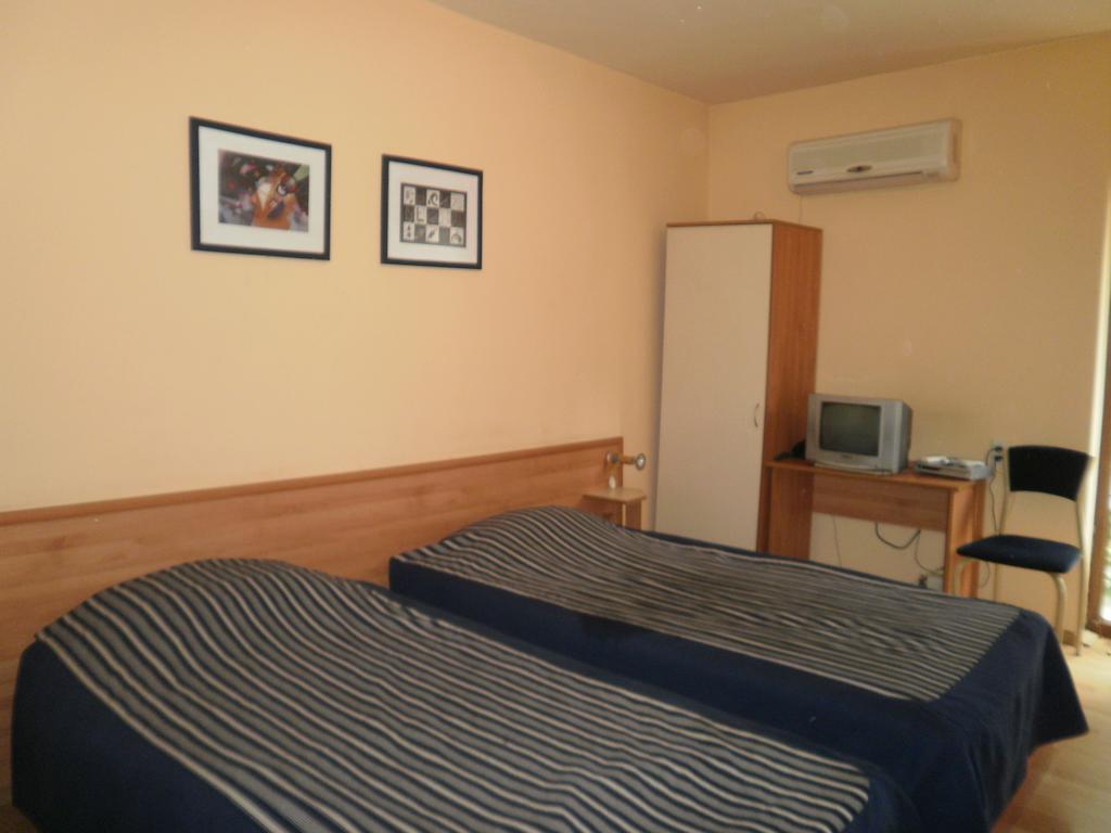 Family Hotel Kredo Sliven Quarto foto